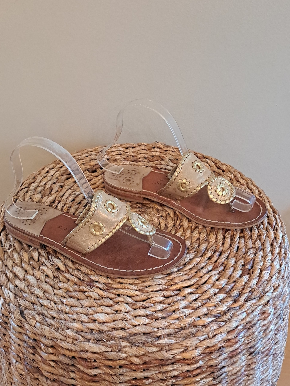 Jack Rogers Womens Vacation/Preppy Gold Leather Medallion Thong Sandals 6